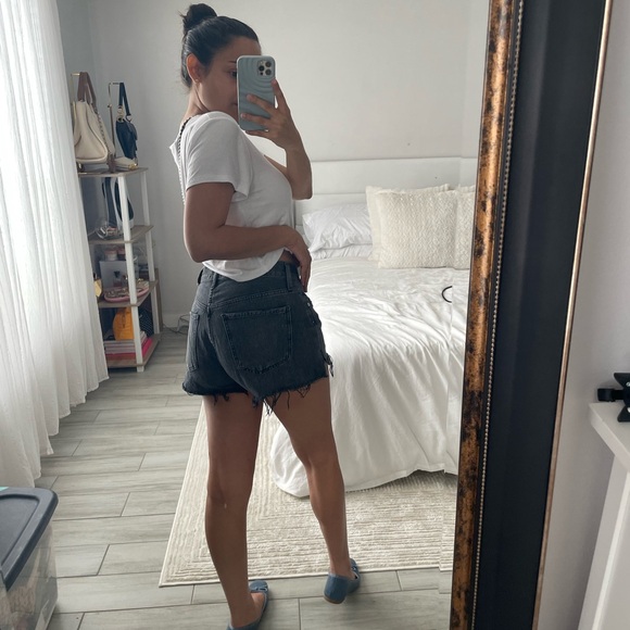 Citizens Of Humanity Loro Shorts in Vintage Black - Picture 2 of 9